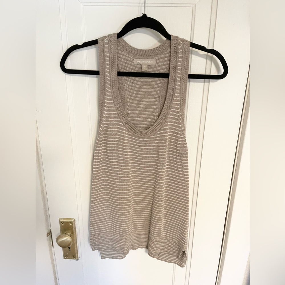 Banana republic scope neck racer back blouse